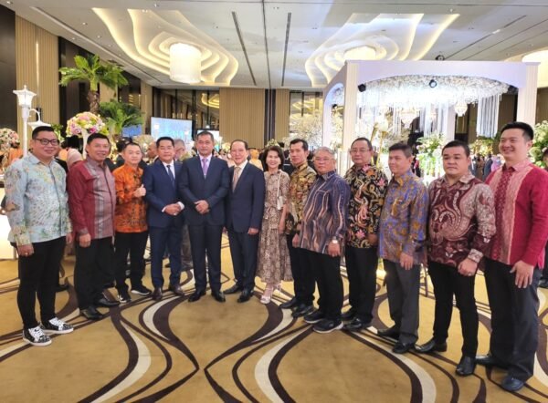 Foto bersama Pangkostrad Letjen TNI Maruli Simanjuntak (Foto: istimewa)