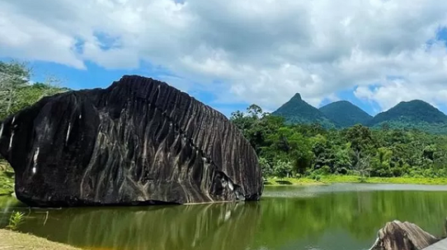 Objek Wisata Taman Batu Belimbing