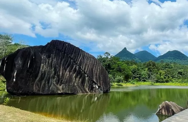 Objek Wisata Taman Batu Belimbing