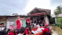 PMI Kabupaten Landak Salurkan Sembako ke Warga Terdampak Banjir