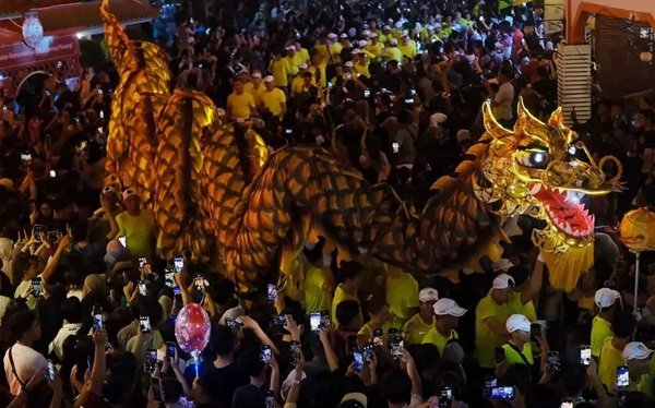 Pawai Lampion Festival Cap Go Meh Singkawang